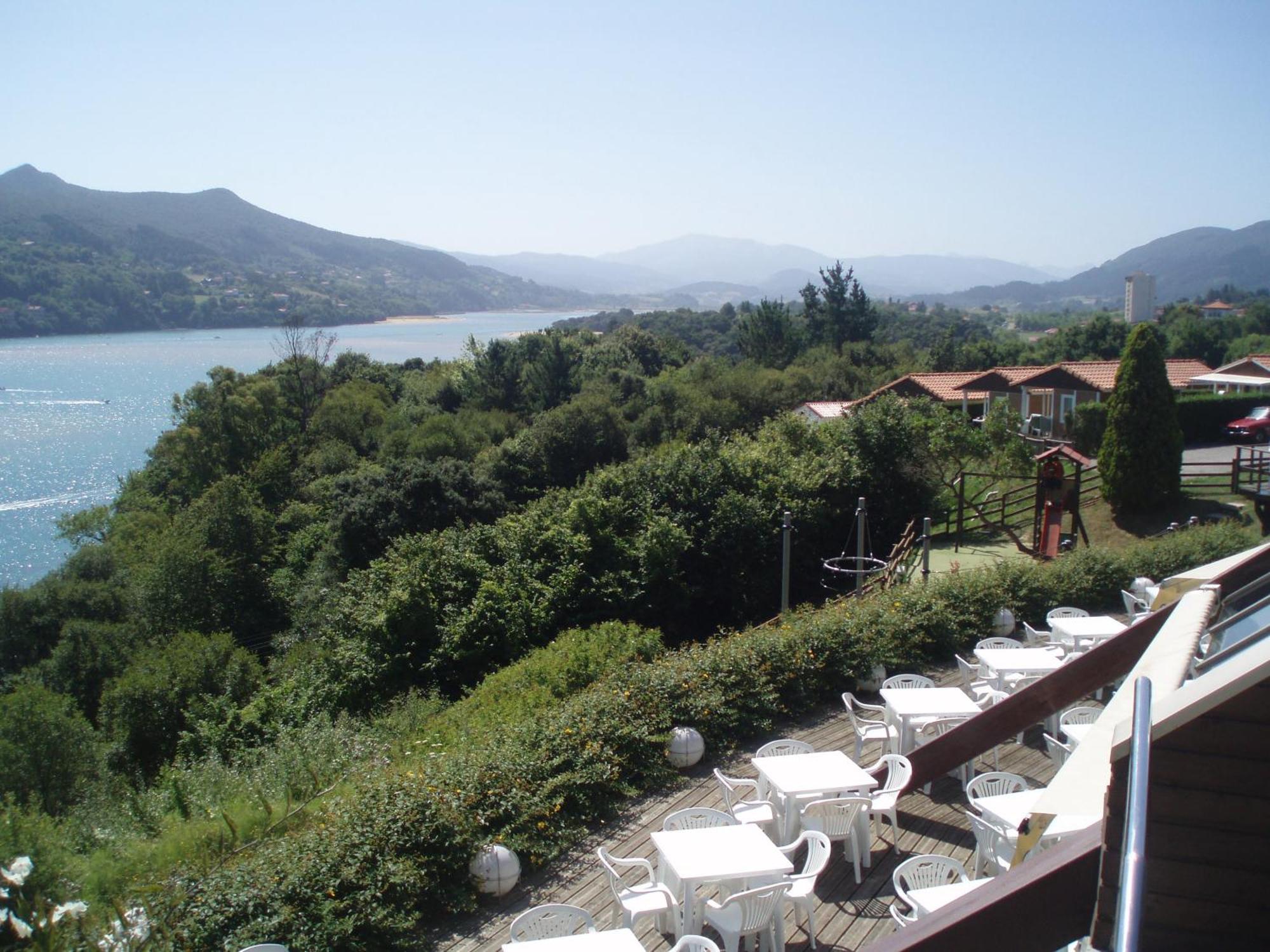 Bungalows Portuondo Parking Gratuito Мундака Екстериор снимка