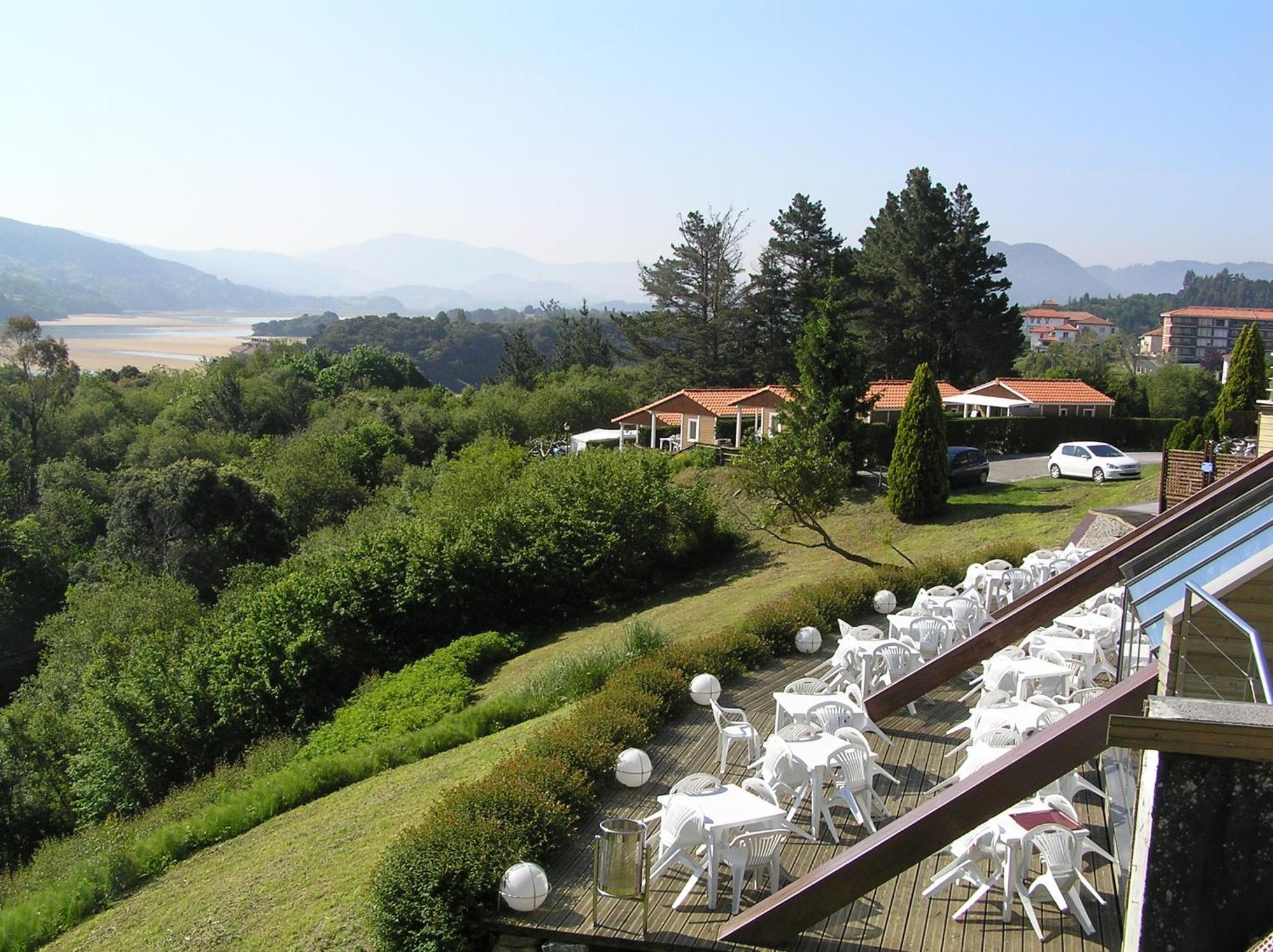 Bungalows Portuondo Parking Gratuito Мундака Екстериор снимка